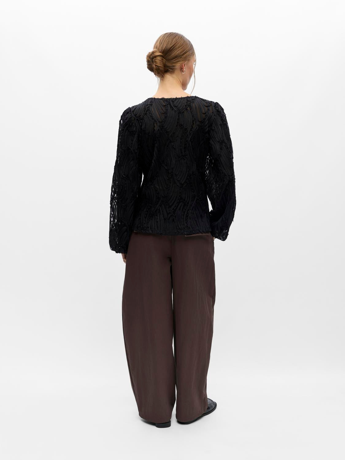 model_shot-back